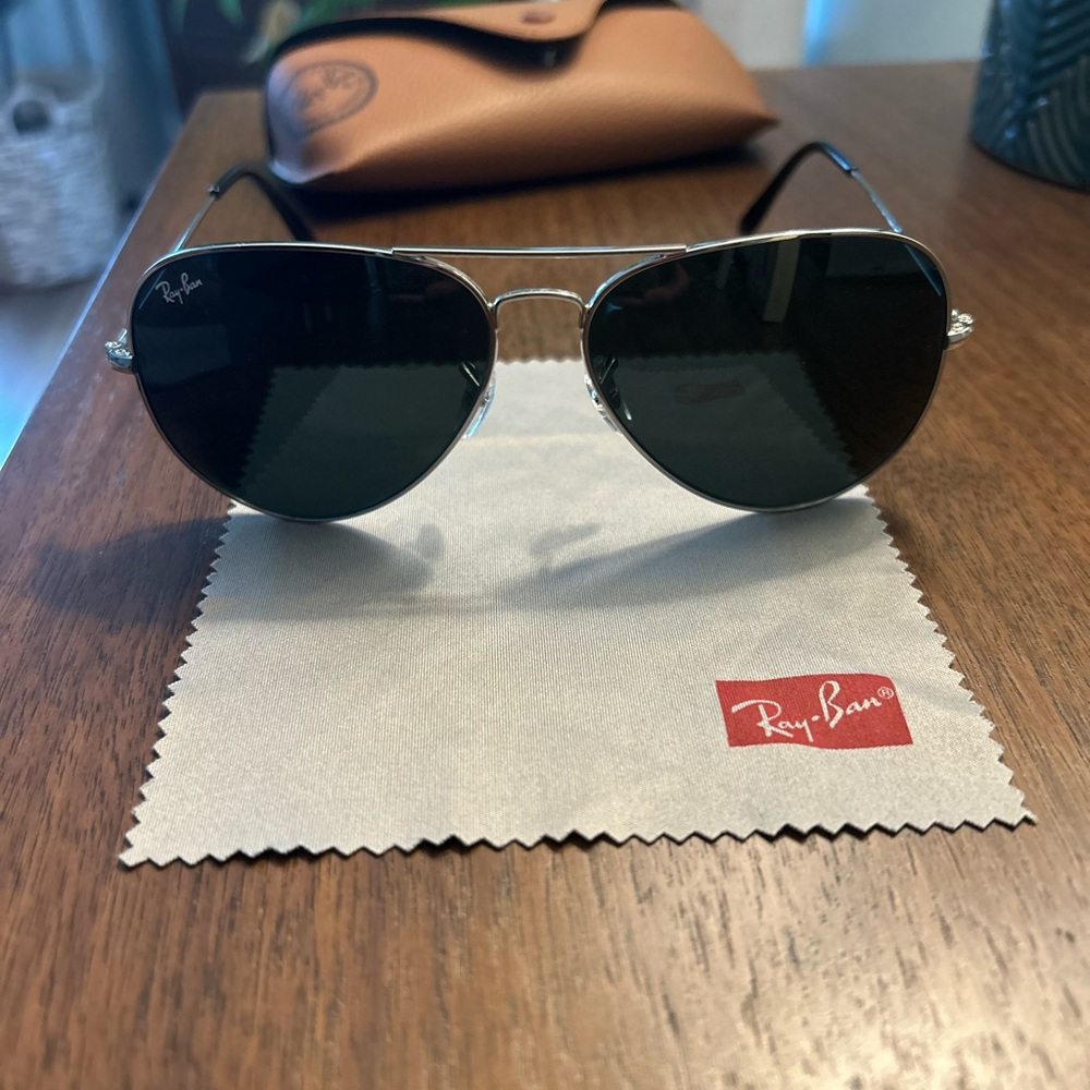 Ray-Ban Silver Aviator Sunglasses Timeless Style